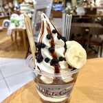 ミルク&パフェ よつ葉ホワイトコージ - チョコレートとバナナのパフェ