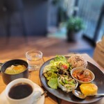 Be cafe - 1000円サラダ