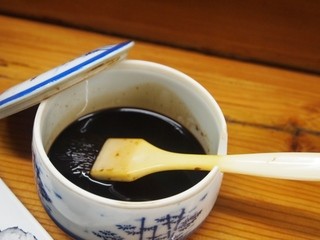 Yakkozushi - 醤油は刷毛で塗る