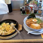 きゃべとんラーメン - 早い着丼