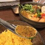 薬膳スープカレー・シャナイア - 薬膳スープカレー・シャナイア(東京都目黒区三田)チキンと野菜の薬膳スープカレー・ひとくちいも餅・まろやか温玉