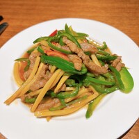 北京ダック専門店 銀座芳亭 - 牛肉とピーマン炒め