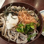 松本蕎麦店 - 薬味をのせて