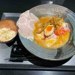 サーモンnoodle3.0 - スパイス海老カレーヌードル＋チャーシュー