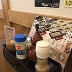 小千谷そば角屋 - 塩・七味・擦り器付の胡麻　　　　　　　　　　　　　店員さんを呼ぶ呼びボタン