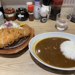 Tonkatsu Aoki No Curry Ya Ippe Koppe - 上ロースカツカレー：1,800円