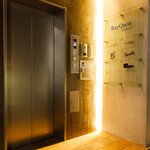 BAR Marble - エントランス