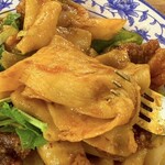 中国茶房8 - ベルト麺 鶏肉 普通 小辛 麺アップ