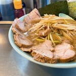 ラーメンショップ 椿 - 気前の良い具材の量