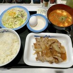 Matsuya - 「豚生姜焼き定食 ミニチゲ付き」(970円)+「生玉子」(80円)