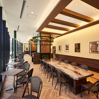 A spacious Italian cafe-style space where you can enjoy an extraordinary experience