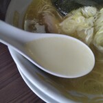 Tamaru - 澄んだ清湯スープ