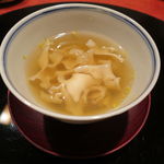 にくの匠 三芳 - 花びら茸と牛肉、鰹のお出汁2