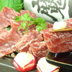 もつ村 - 馬刺し　860円（税込946円）