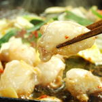 もつ村 - 牛もつ鉄板焼き！　880円（税込968円）