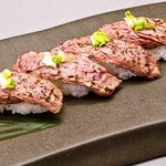 Motsumura - 白老牛炙り握り　550円（税込605円）