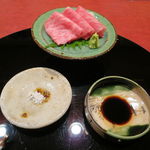 にくの匠 三芳 - 牛サーロイン　醤油とわさび、塩で2