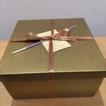 オーボンヴュータン - クリスマスっぽい箱に入ってまして、開けると…