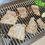 焼肉ホルモン ほうりゃい苑 - 焼く…