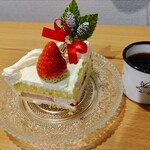 オーボンヴュータン - キレイに切り分けて、入れていただいたコーヒーと一緒に、いただきます。