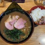 Akihabara Ra-Men Waizu - ラーメン900円