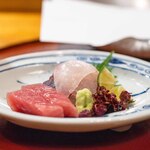 Ryouriryokan Tempura Yoshikawa - 2023.7 お造り（トロ、シマアジ、本わさび、紅蓼、酢橘）