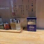 秋葉原ラーメン わいず - 黒七味・行者にんにく・豆板醤・酢・レモン水・黒胡椒