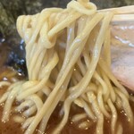 横浜家系ラーメン 裏大輝家 - ラーメン【並】¥800の麺