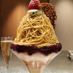 和栗菓子kiito - 苺とカシスのパフェ   ⚠️数量限定