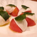水牛ミルク100%モッツァレラとフルーツトマトのカプレーゼ