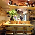 いしもん - テーブル席からの店内：一番乗りの店内にて(’13.12月にて)