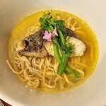 ソババル チリエージョ - SOUP SOBA 聖赤　ズッパディペシェ二層スープ　真鱈の柚子緑茶コンフィ