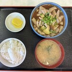 よし尾 - 料理写真:もつ煮定食　750円（写真はご飯少なめ700円）