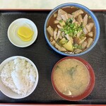 よし尾 - もつ煮定食　750円（写真はご飯少なめ700円）