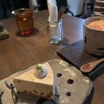CAFE KESHiPEARL - ラムレーズンのレアチーズケーキ