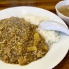 会飯よこ多 - じゃがいも会飯（小ライス、¥670税込）
見た目的にはじゃがいもキーマカレーって感じだけど、スパイスは香りづけ程度だし、餡かけだからもっと全然マイルド♪
あ〜、目の前に現物がないのがｶﾅｼｲ(◞‸◟)