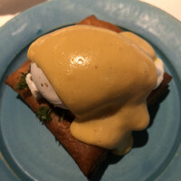 レストラン アルティザン（restaurant Artisan） - 名物サーモンパイエッグベネディクト　N.Y.の朝食