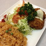 キッチンふるはし - チキンライス・カニコロッケ（１，２５０円）これにライス・味噌汁・漬物が付きます。２０１３年１２月