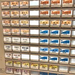 香川 一福 神田店 - 券売機兼メニュー。