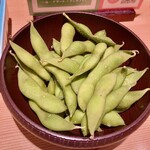 秋田比内地鶏生産責任者の店 本家あべや - 「秋田の枝豆」@680   秋田の夏は、昼と夜の温度差が大きいく、甘くておいしいえだまめに仕上がるのだそうです。