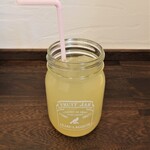 リュクスバーガーズ&サニーズテーブル - リンゴジュース　550円