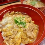 Kazokutei - そして相方は親子丼…ん？卵黄が乗って無い!!