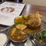 ダルバート食堂 ムスタンタカリチューロ - チキンカレー