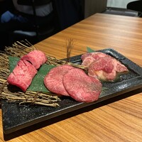 中目黒焼肉 登牛門 - 