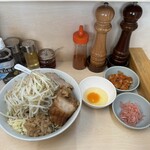 自家製ラーメン大者 - 汁なし生玉子付き（トッピング〜⁈ニンニク少なめ、ヤサイ）キムチ、岩下新生姜、