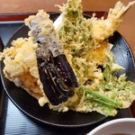 Soba Zendo Koro Kamakura - 天ぷらは大海老、茄子、しめじ、春菊、サツマイモ