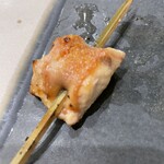 焼鳥 町子 - ダキミ  ササミを鶏皮で巻いたんだって！香ばしくて中はジュースィー！