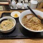 三吉 - らー麺セット　　　650円
（らー麺＋半炒飯）