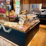 Hakone Be Kari - 【2023年12月】店内。川崎市の食品ロス削減協力店、でもあるようです。