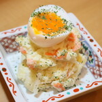 清爽土豆沙拉带半熟鸡蛋
